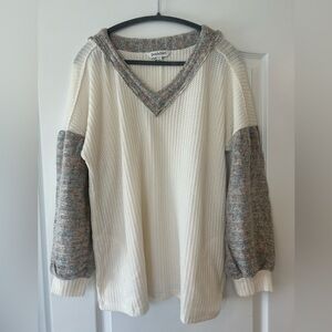 NWOT Davi & Dani Waffle Knit Contrast Sleeve Top – Size L
